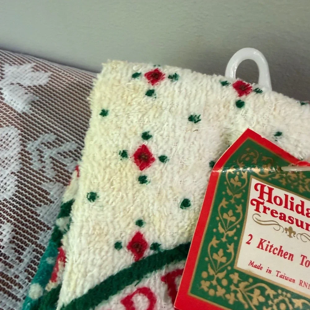 Vintage Hand Towel Unisex OS White Good Christmas Red Green Geometric Border